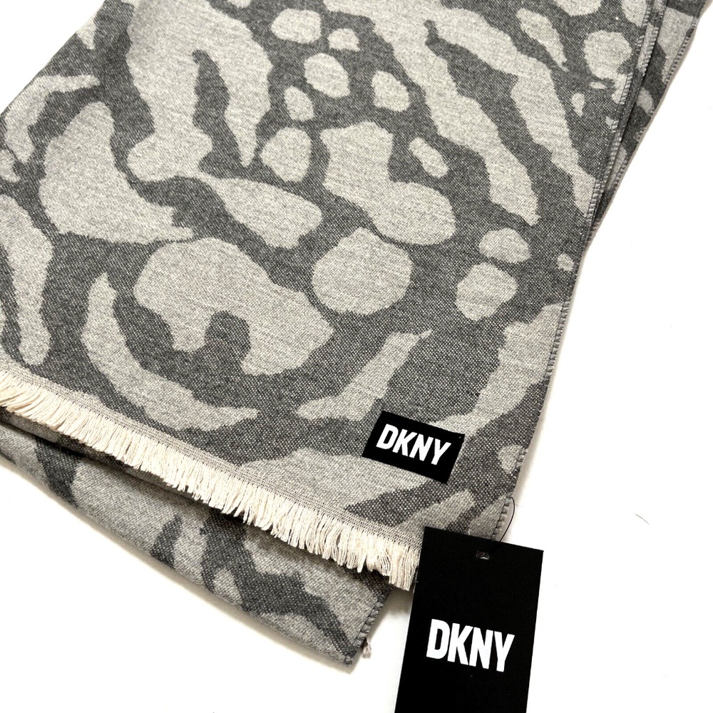 NWT DKNY Scarf Wrap Gray Graphic Print 26"x80" Soft Polyester Rayon Blend